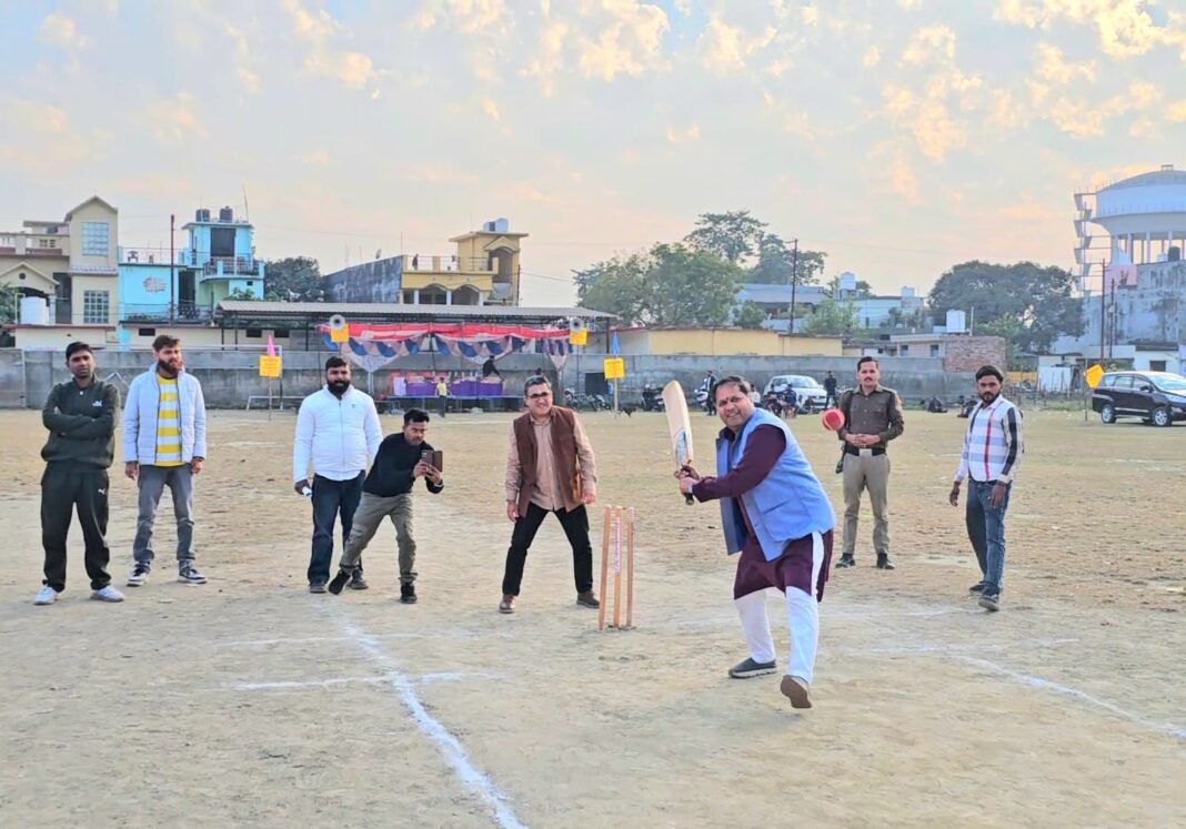 ट्रांजिट कैंप फुटबॉल मैदान में आयोजित क्रिकेट टूर्नामेंट का भाजपा प्रदेश मंत्री ने किया शुभारंभ