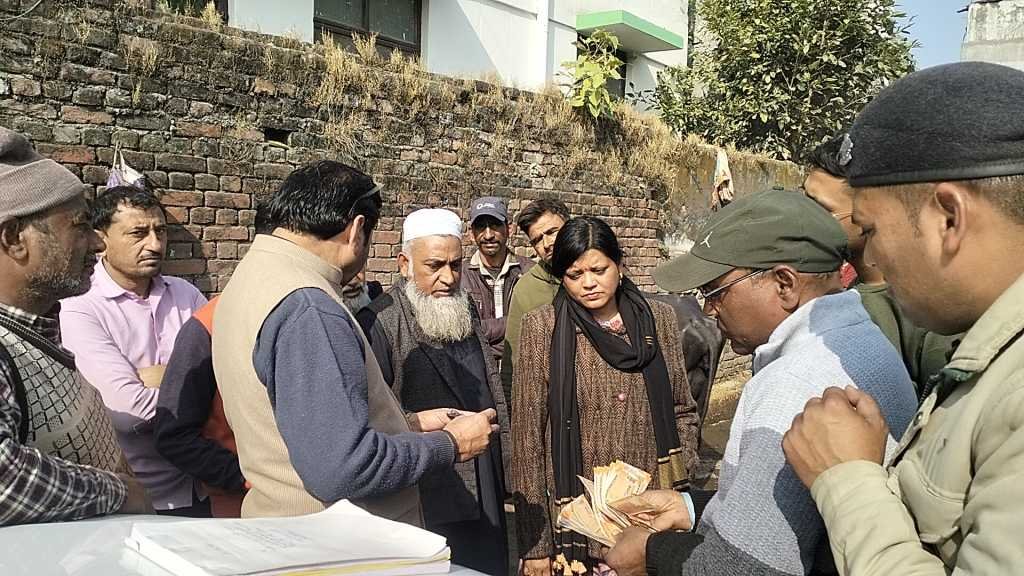 नगर आयुक्त ऋचा सिंह ने प्रभावित क्षेत्रों का किया निरीक्षण, लापरवाह लोगों पर कड़ी कार्यवाही के दिए निर्देश