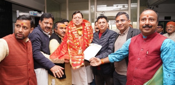 चारधाम तीर्थ यात्रा को लेकर पुरोहित, सदस्यों व पुजारियों ने सीएम धामी से की मुलाकात
