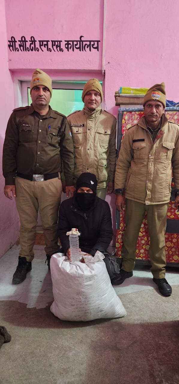 1 शराब तश्कर को 140 पाउच अवैध शराब के साथ लालकुआं पुलिस ने किया गिरफ्तार