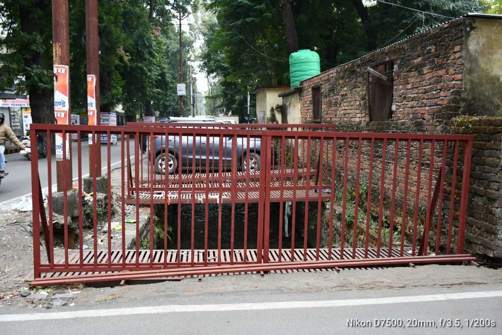 आयुक्त के सख्ती का दिखा असर, कम समय में हुआ नहर पर रेलिंग का निर्माण