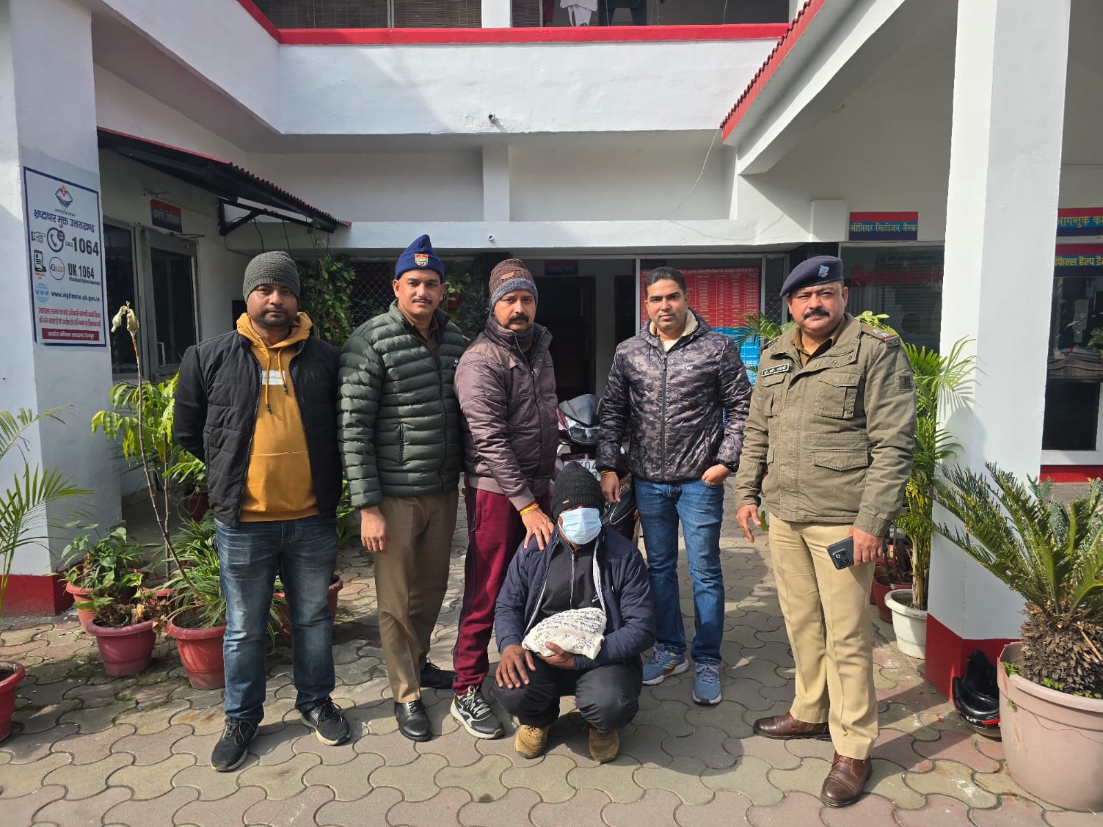 स्कूटी से चरस तस्करी कर रहे 1 व्यक्ति को SOG एवं हल्द्वानी पुलिस ने किया गिरफ्तार, भारी मात्रा में चरस बरामद