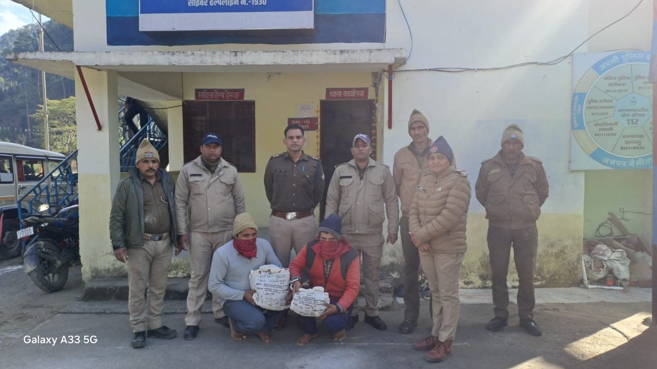 युवाओं के जीवन में नशे का जहर घोलने वालों पर नैनीताल पुलिस की कार्यवाही, 5.457 किलोग्राम चरस के साथ 2 युवक गिरफ्तार