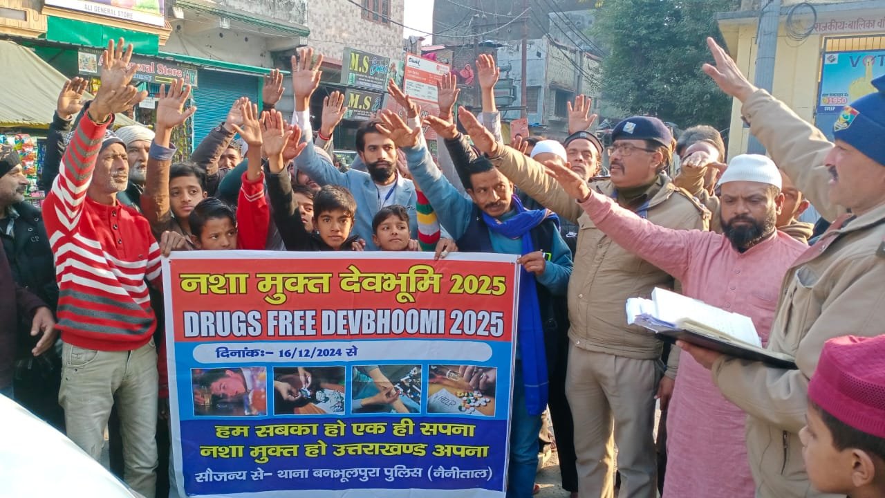 नशे के विरूद्ध नैनीताल पुलिस का जागरूकता अभियान जारी, बैनर, पोस्टर लगाकर लोगों को किया जागरूक