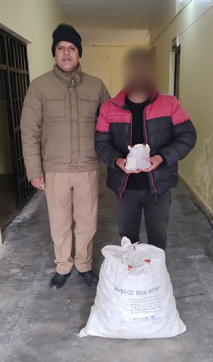 काठगोदाम पुलिस ने 144 पव्वे अवैध देशी शराब के साथ एक व्यक्ति को किया गिरफ्तार