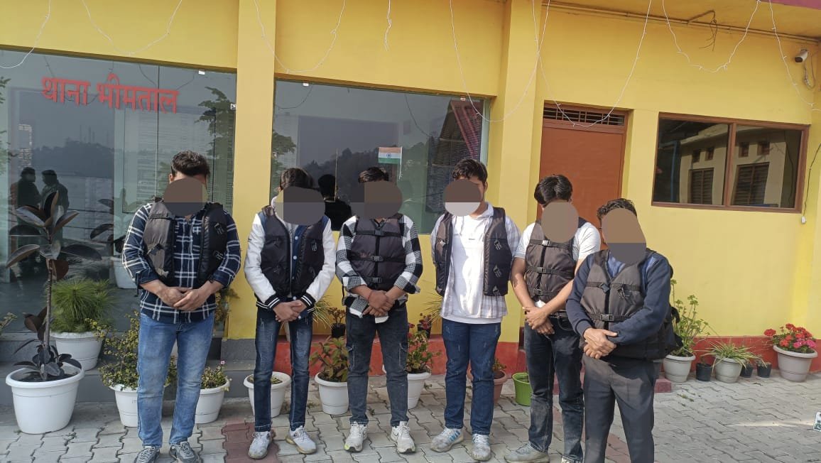 स्टंटबाजों पर एसएसपी नैनीताल का सख्त रुख, स्टंटबाजी कर रहे 5 लोगों व नाव के मालिक पर भीमताल पुलिस ने की कार्यवाही