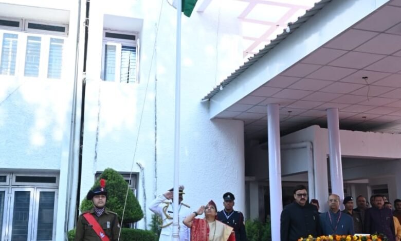 विधानसभा अध्यक्ष खण्डूडी ने विधानसभा भवन में किया ध्वजारोहण