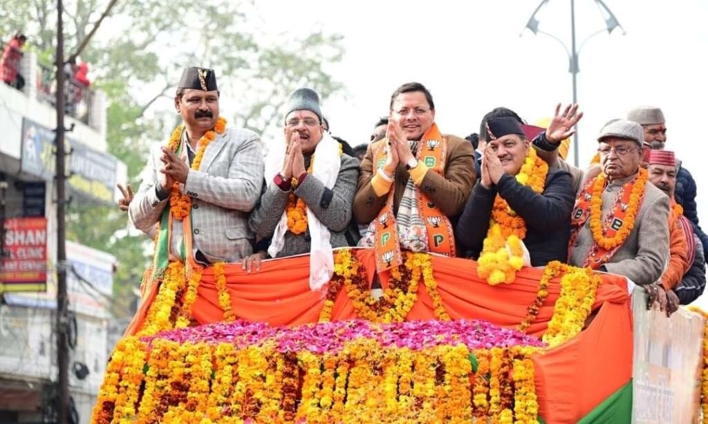 सीएम धामी ने किया भाजपा के मेयर प्रत्याशी गजराज बिष्ट के पक्ष में रोड शो