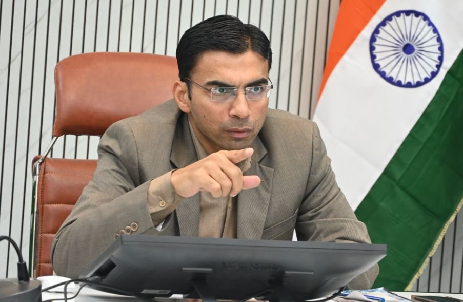 जिलाधिकारी देहरादून का रोड कटिंग में शर्तों के उल्लंघन को लेकर कड़ा एक्शन, यूपीसीएल के ठेकेदारों पर हुई कार्रवाई