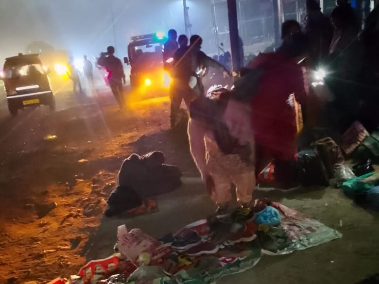 बरेली में महाकुंभ से देहरादून जा रही बस ट्रॉली से टकराई, 12 यात्री घायल