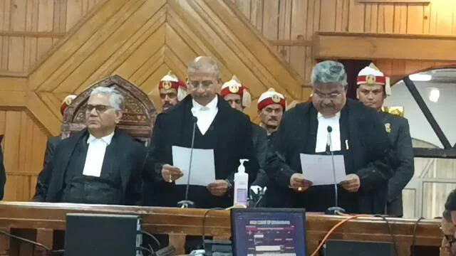 नव नियुक्त न्यायाधीश न्यायमूर्ति आलोक मेहरा को मुख्य न्यायाधीश जी. नरेंदर ने दिलाई शपथ