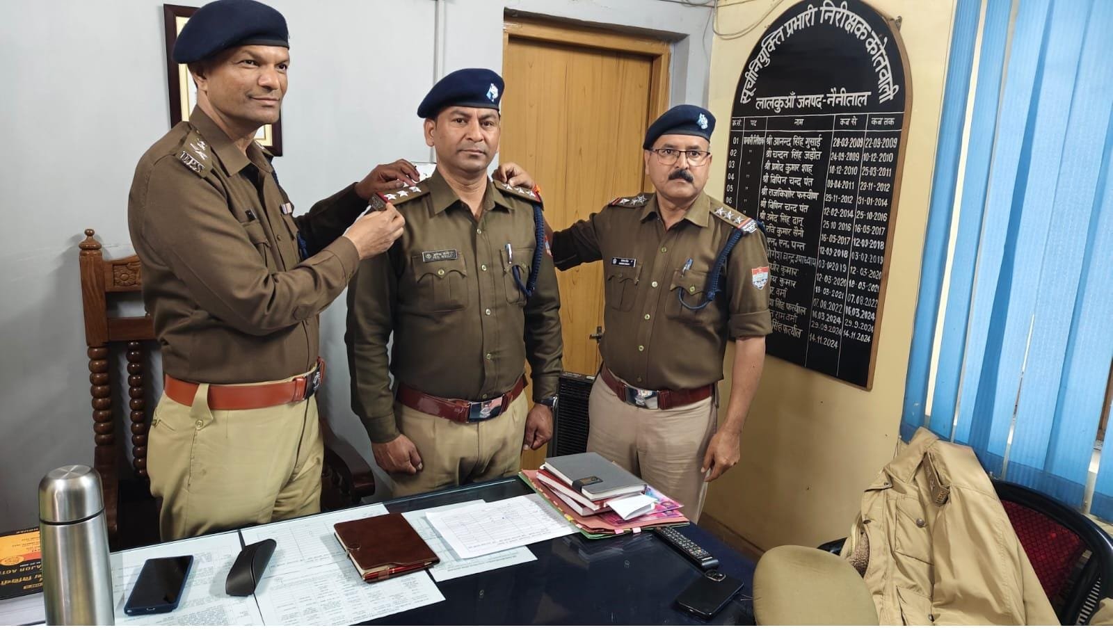 पुलिस अधीक्षक हल्द्वानी ने हरेंद्र सिंह को निरीक्षक पद पर पदोन्नति पर बैच अलंकृत कर दी बधाई