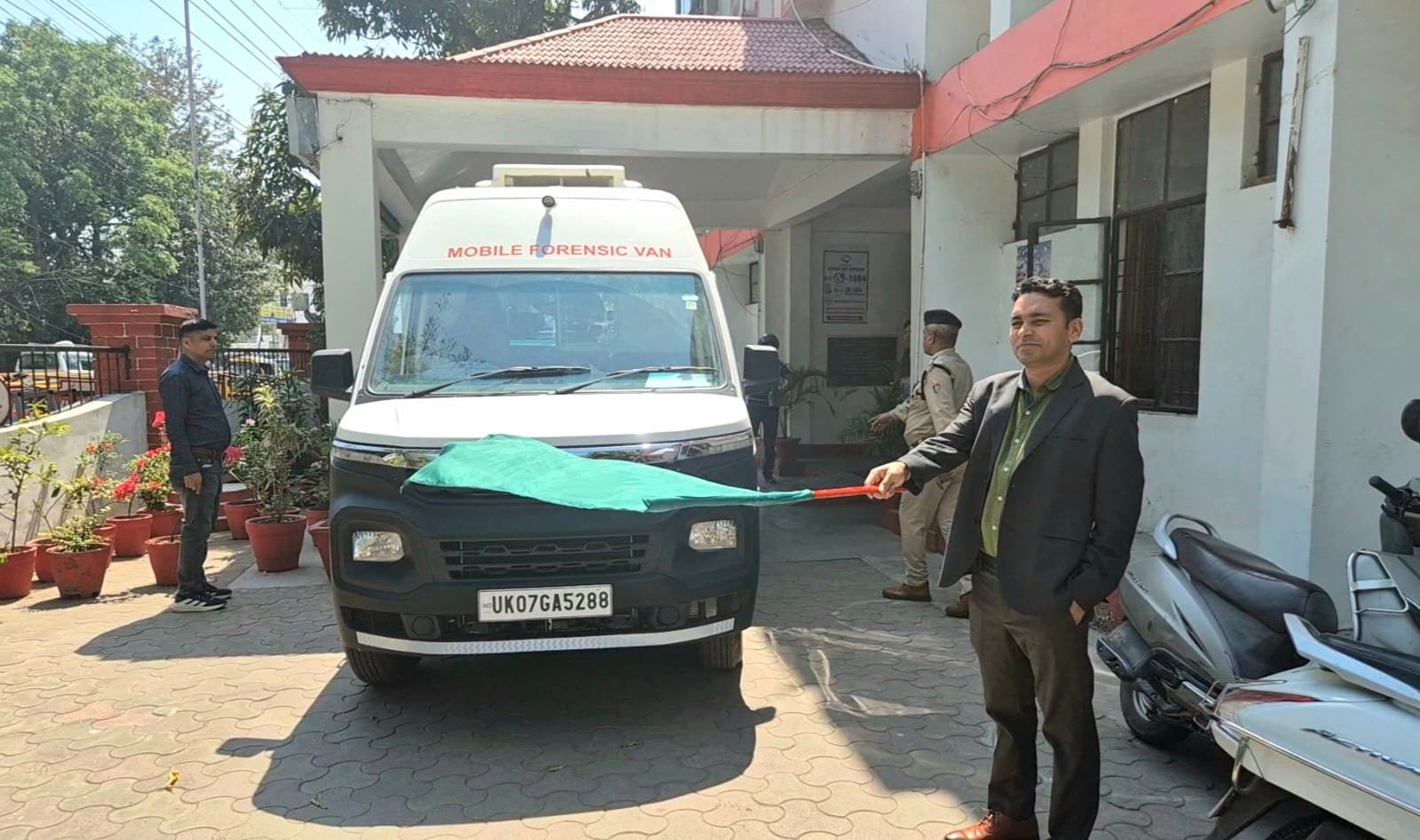 एसएसपी नैनीताल ने हल्द्वानी में मोबाइल फोरेंसिक वाहन को हरी झंडी दिखाकर किया रवाना