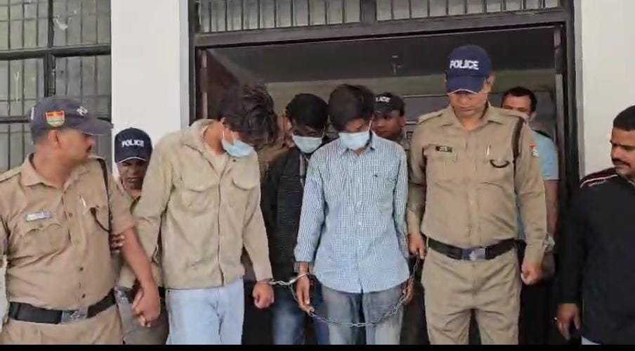 काठगोदाम में हुए जेवरात चोरी का एसपी सिटी ने किया पर्दाफाश, शतप्रतिशत बरामदगी पर SSP नैनीताल ने पुलिस टीम को किया पुरूस्कृत