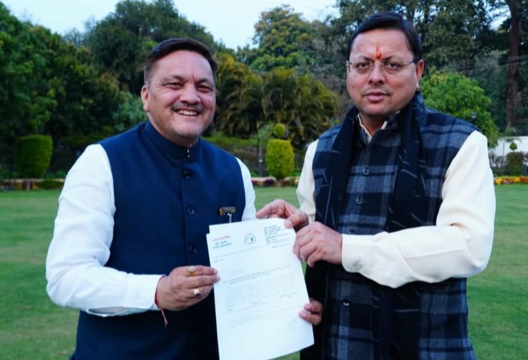 हल्द्वानी मेयर ने मुख्यमंत्री धामी से की मुलाकात, पेपर लेस रजिस्ट्री को लेकर की खास बात