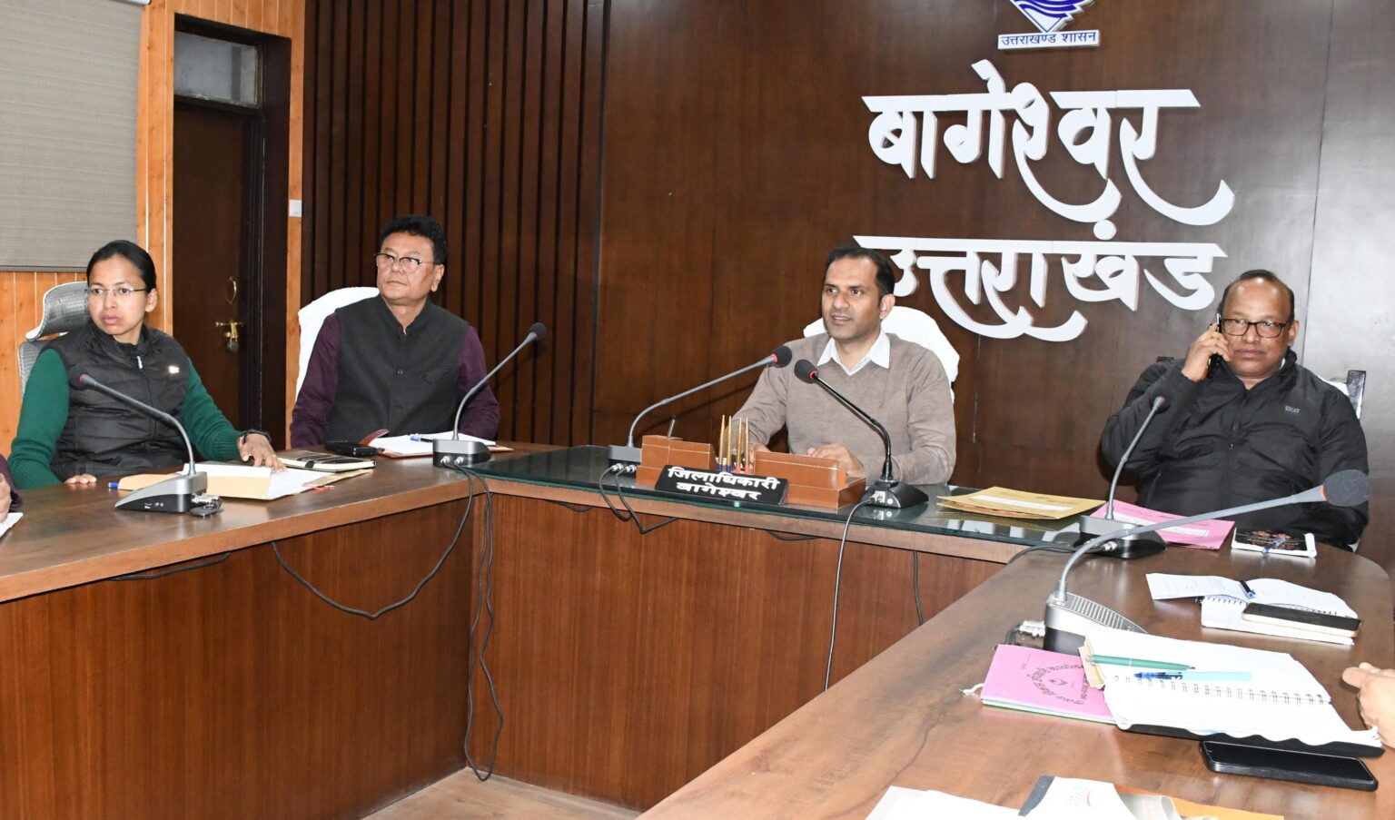 डीएम ने लंबित शिकायतों की संख्या को लेकर यूपीसीएल अधिकारियों को लगाई फटकार