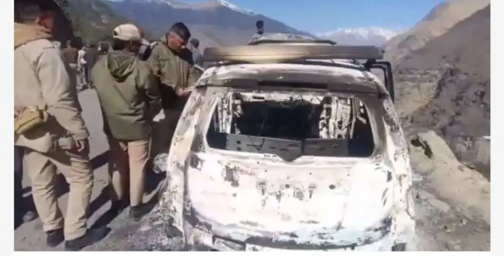 बिग ब्रेकिंग: जोशीमठ में एक जली हुई कार और उसमें महिला का शव मिलने से हड़कंप, पिछले दिन महिला के साथ घूमता दिख रहा पुरुष फरार