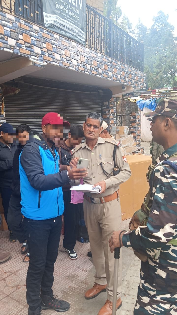 काठगोदाम एवम मल्लीताल में सत्यापन में तेजी, नियम तोड़ने पर 9 मकान मालिकों के विरुद्ध कार्यवाही
