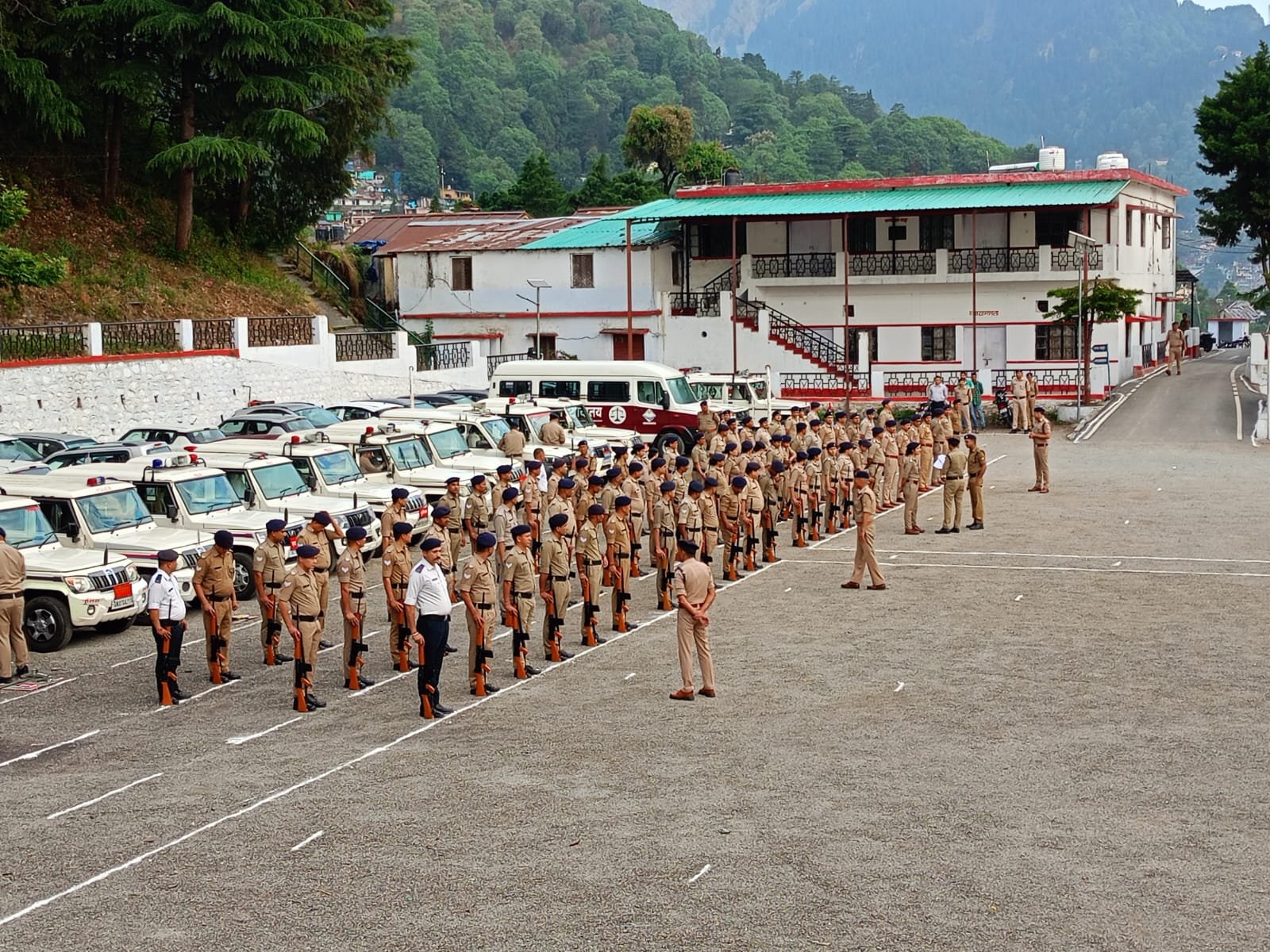 पुलिस को चुस्त दुरुस्त और मुस्तैद रखने हेतु पुलिस लाईन नैनीताल में हुआ परेड का आयोजन
