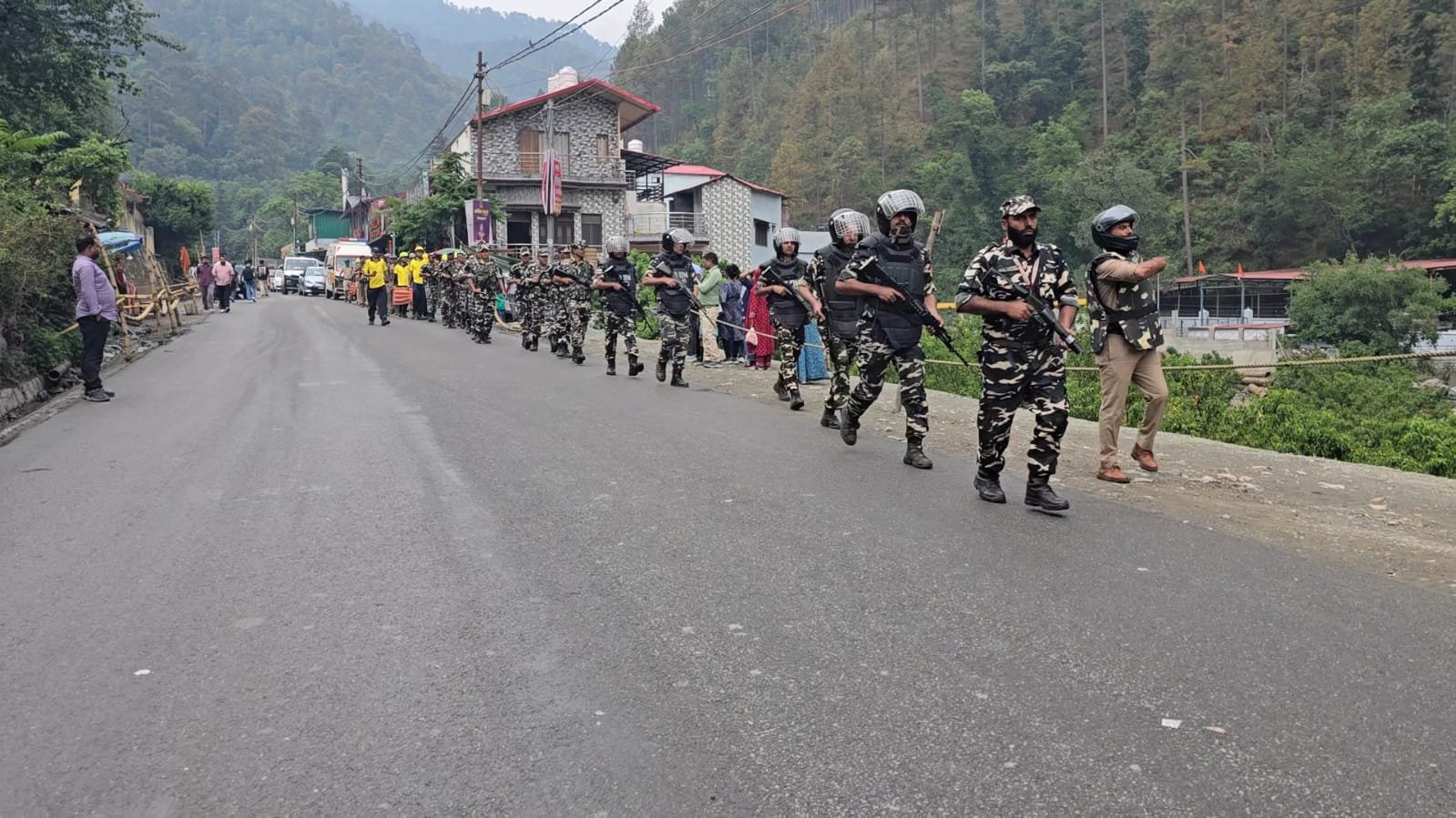 “कैँचीधाम मंदिर में आपात स्थिति के दृष्टिगत किया गया मॉक ड्रिल ऑपरेशन”