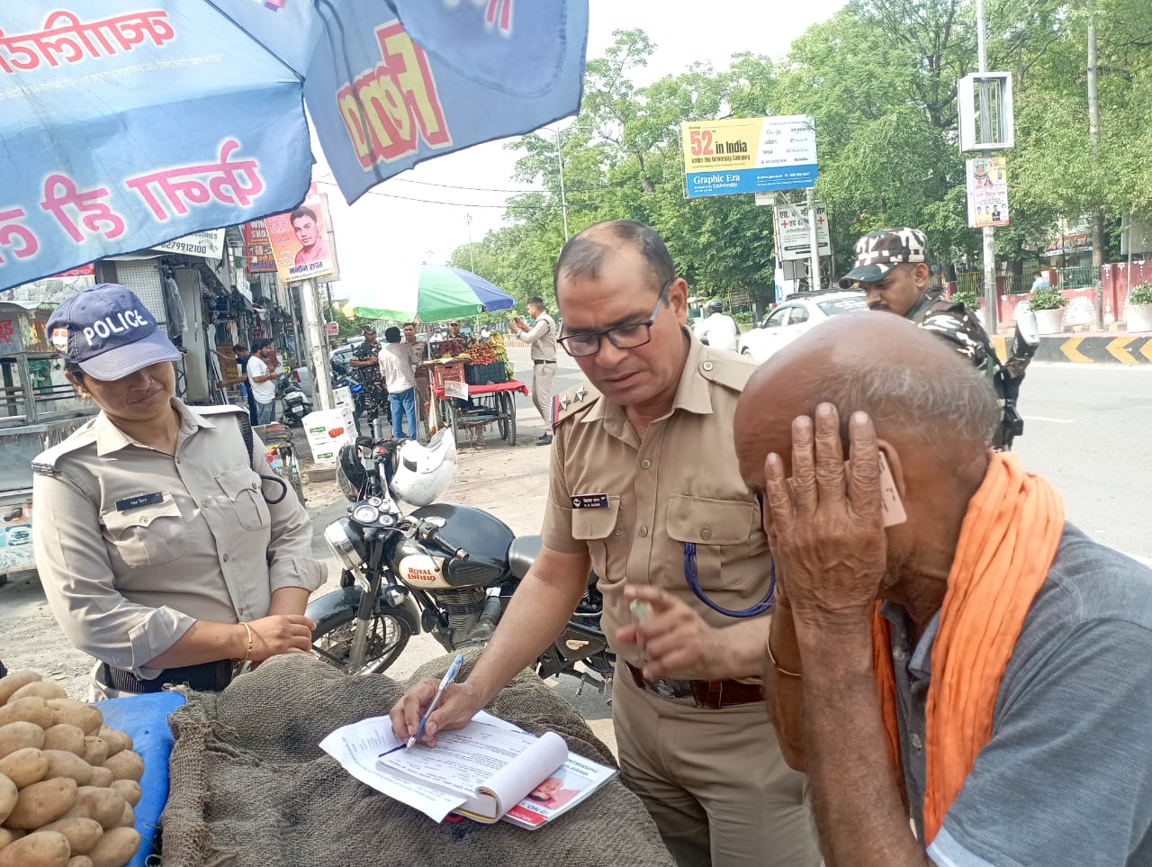 “ऑपरेशन सेनेटाइज” अभियान के तहत सत्यापन न कराने पर 256 लोगों का किया चालान,  57 हजार रुपए का किया जुर्माना