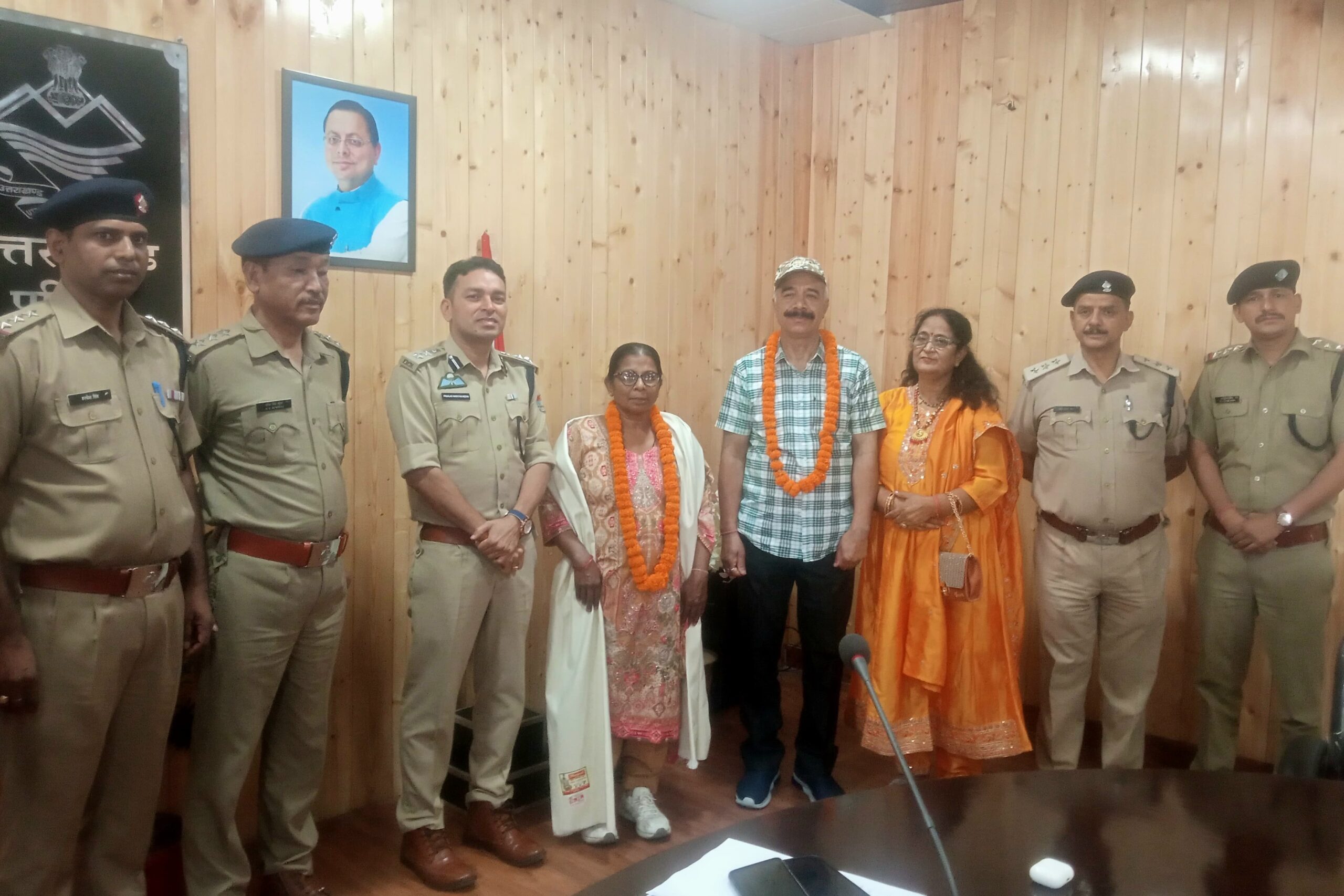 उत्तराखंड पुलिस के नैनीताल जिले से सेवानिवृत्त हो रहे 2 पुलिस अधिकारी/ कर्मियों को एस०एस०पी० नैनीताल ने किया सम्मानित