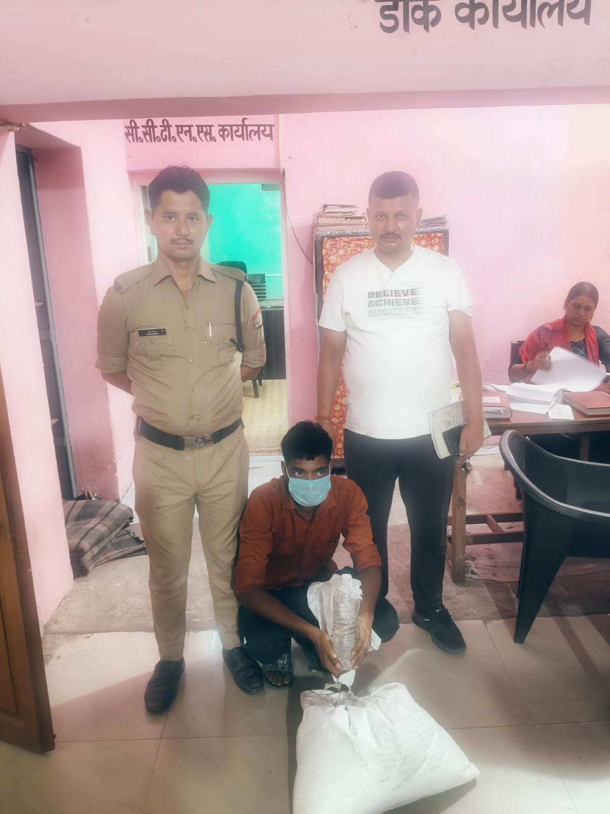 लालकुआं पुलिस ने शराब तस्कर एक व्यक्ति को किया गिरफ्तार, 70 पाउच कच्ची शराब बरामद