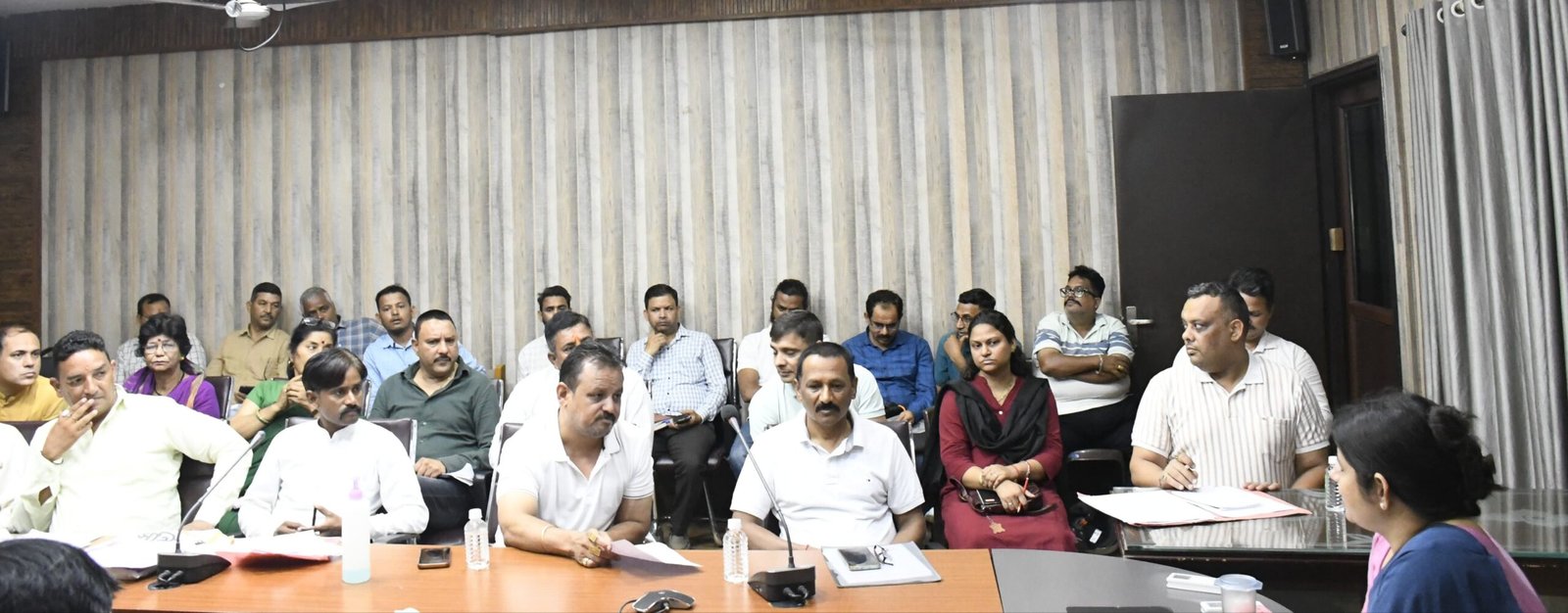 जिलाधिकारी वंदना सिंह ने पार्षदों के साथ बैठक कर सुनी समस्याएं