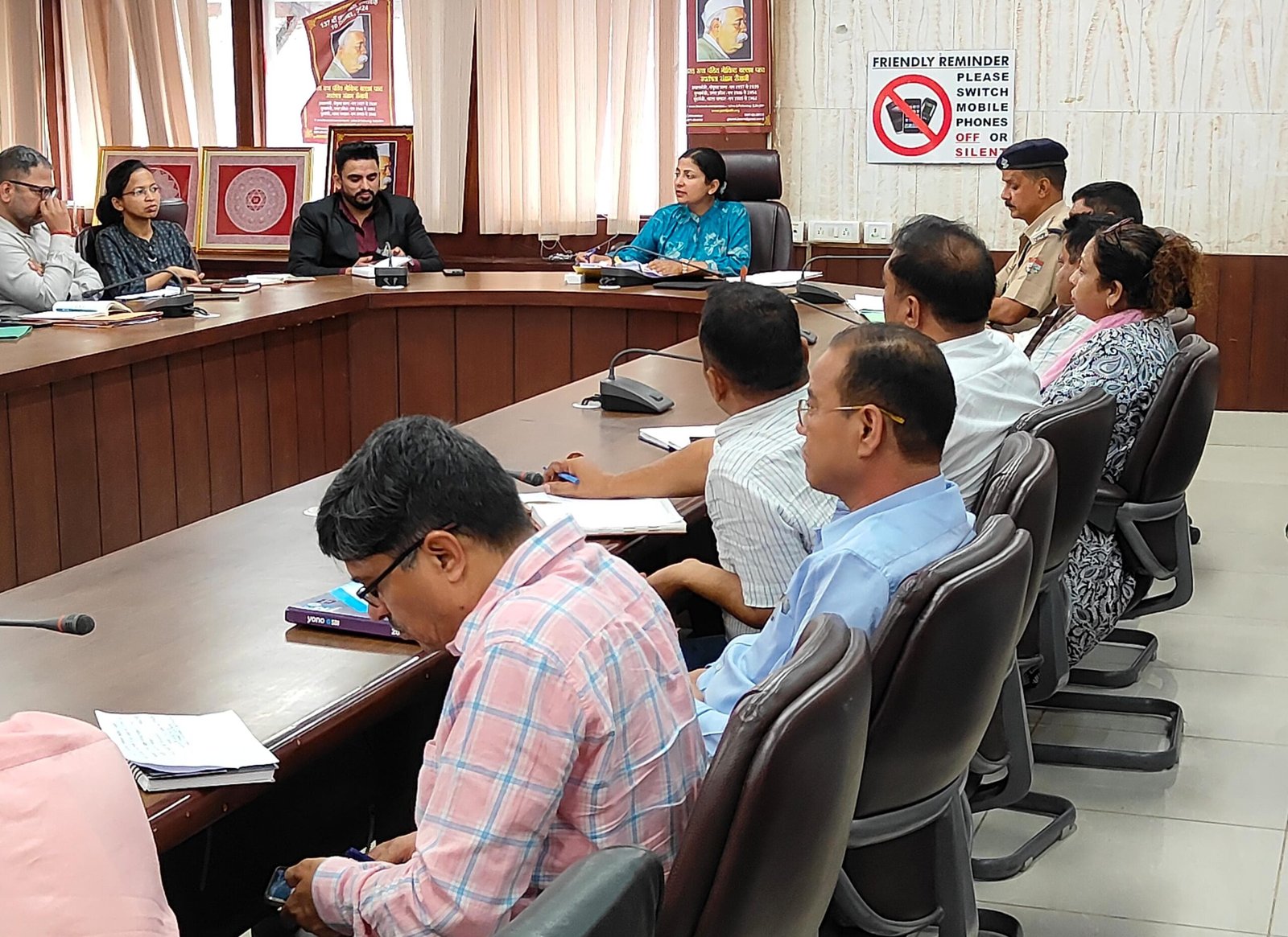 मुख्य विकास अधिकारी ने पर्यटन सीजन में पर्यटकों के लिए शटल सेवा,पेयजल, शौचालय आदि सुविधाओं  पर विशेष ध्यान दिए जाने के दिए निर्देश