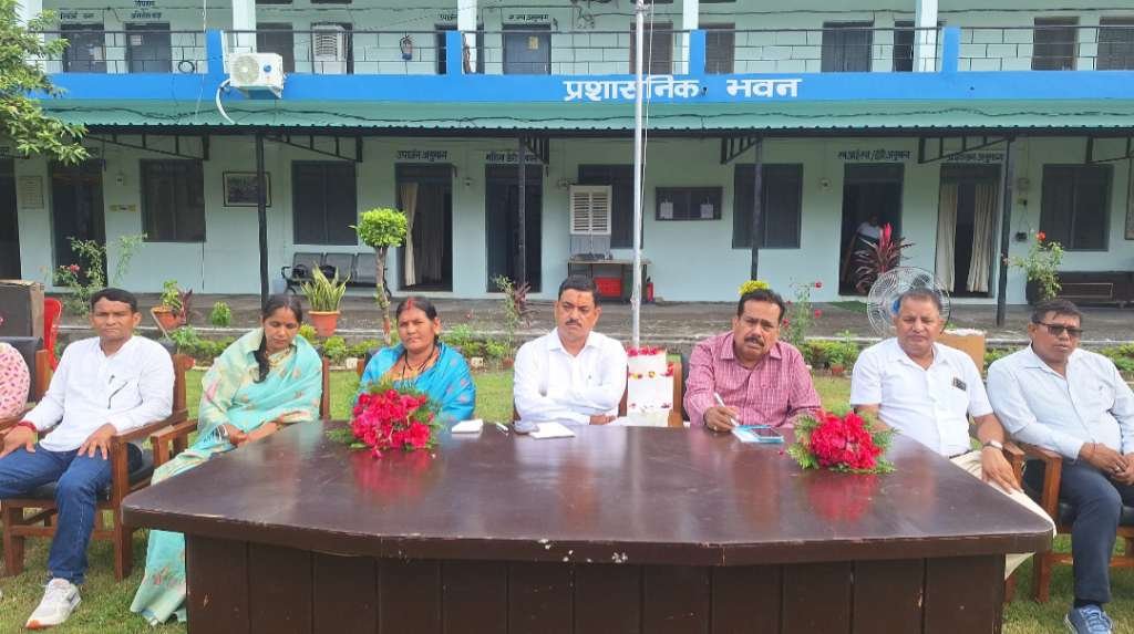 नैनीताल दुग्ध संघ लालकुआं में सादगी से मनाया गया स्वतंत्रता दिवस