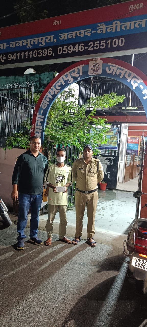 बनभूलपुरा पुलिस ने सट्टे की खाई बाडी करते एक व्यक्ति को किया गिरफ्तार