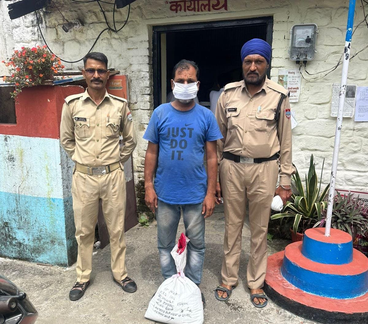 मुखानी पुलिस ने अवैध शराब के साथ एक व्यक्ति को किया गिरफ्तार