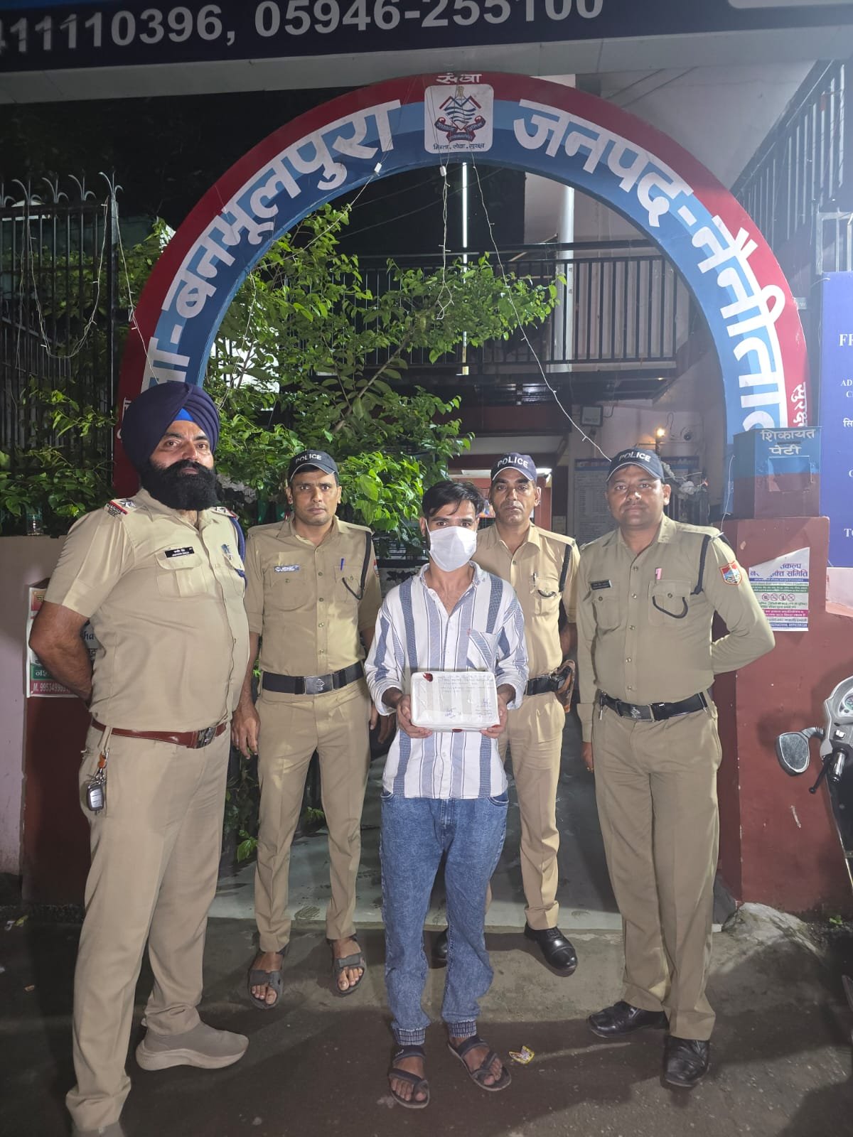 बनभूलपुरा पुलिस की टीम ने सट्टे की खाई बाड़ी करते एक अभियुक्त को किया गिरफ्तार, 13480 रू. भी बरामद