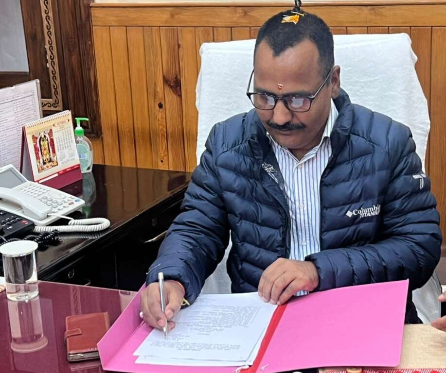 नैनीताल जिले के जिलाधिकारी का ललित मोहन रयाल ने संभाला पदभार