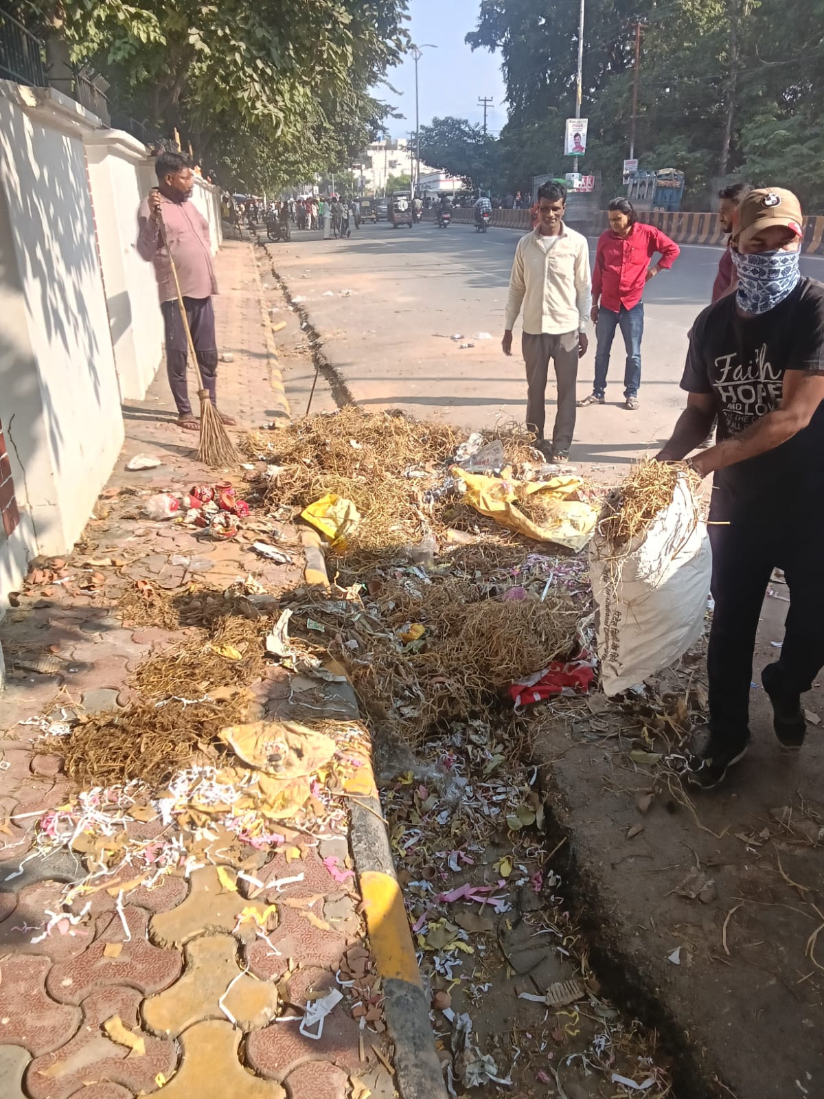 जिलाधिकारी के निर्देश पर चलाए गए विशेष स्वच्छता अभियान, निकायों ने उठाया 1000 मेट्रिक टन अपशिष्ट