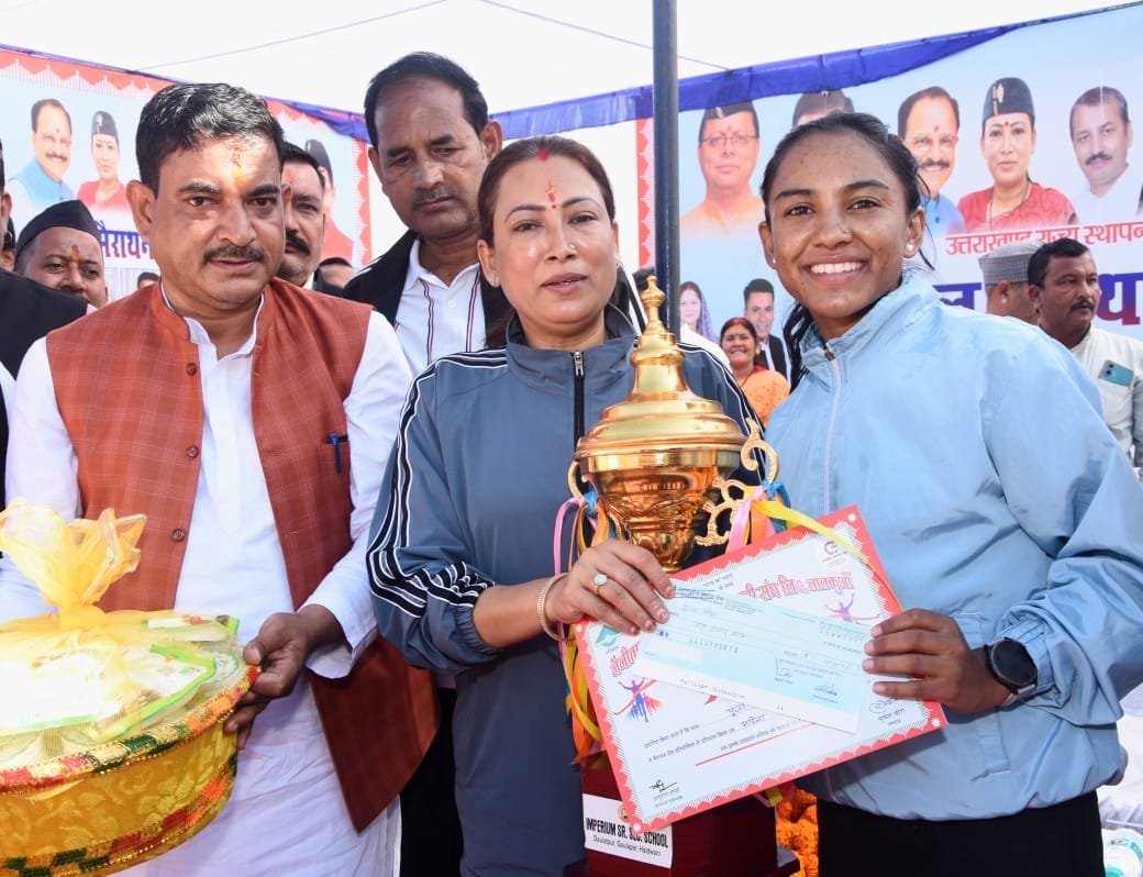 खेल मंत्री रेखा आर्या ने किया पदक विजेताओं को सम्मानित