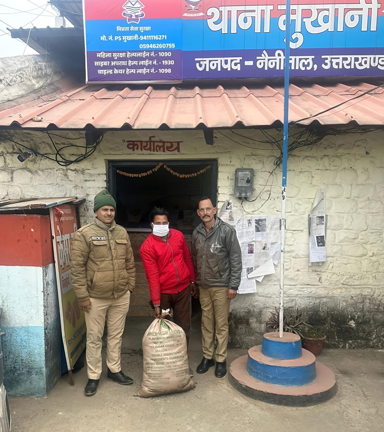 मोटरसाइकिल से अवैध कच्ची शराब की तस्करी करने वाले एक व्यक्ति को मुखानी पुलिस ने किया गिरफ्तार