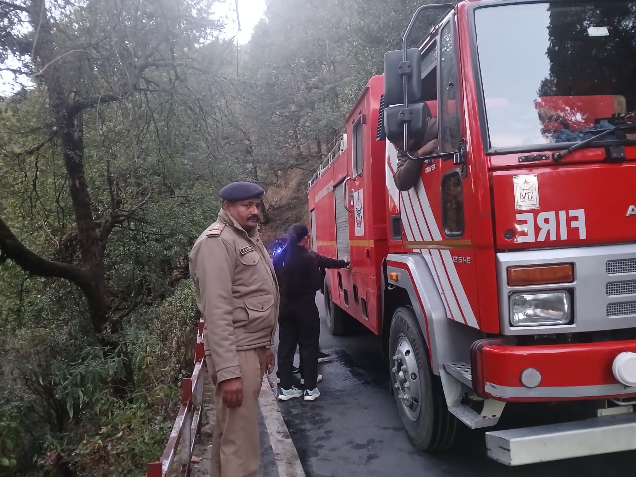 जंगल में लगी भीषण आग, नैनीताल पुलिस की तत्परता से आग पर पाया काबू, देखिए क्या है पूरा मामला