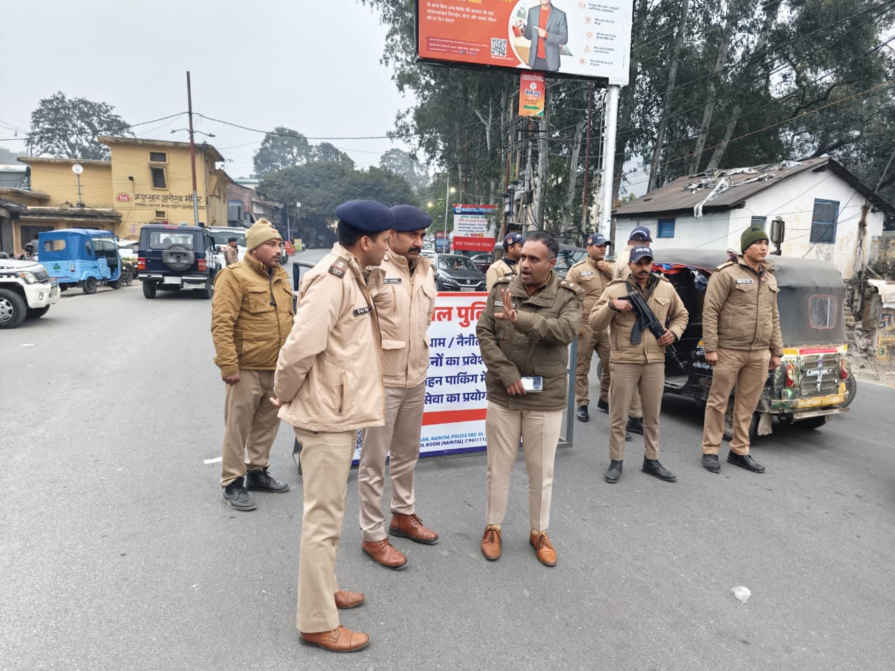 सैलानियों की सुरक्षा सर्वोपरि, स्वयं मैदान में उतरे कप्तान, सड़कों व सरहदी बैरियरों पर की चैकिंग