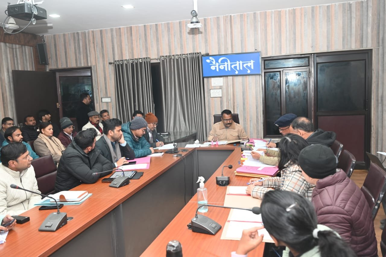 सीएम हेल्पलाइन मामलों का त्वरित निस्तारण करने के जिलाधिकारी ने दिए निर्देश
