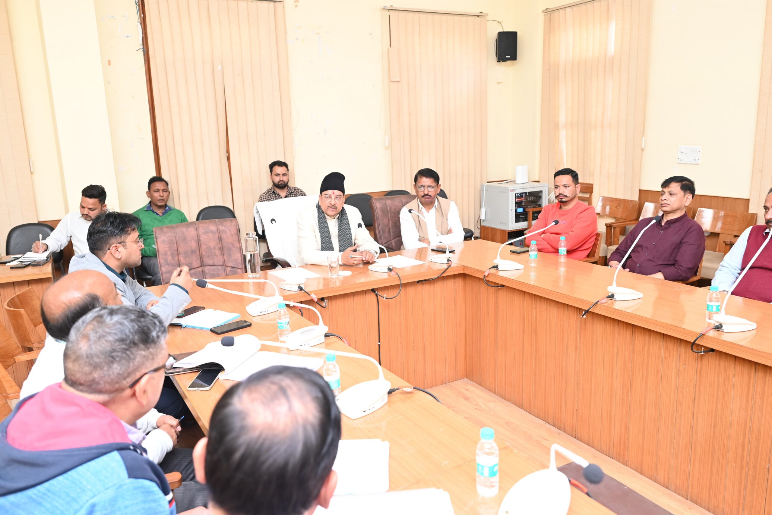 सांसद अजय भट्ट ने की विभिन्न विभागों के विकास कार्यों की समीक्षा