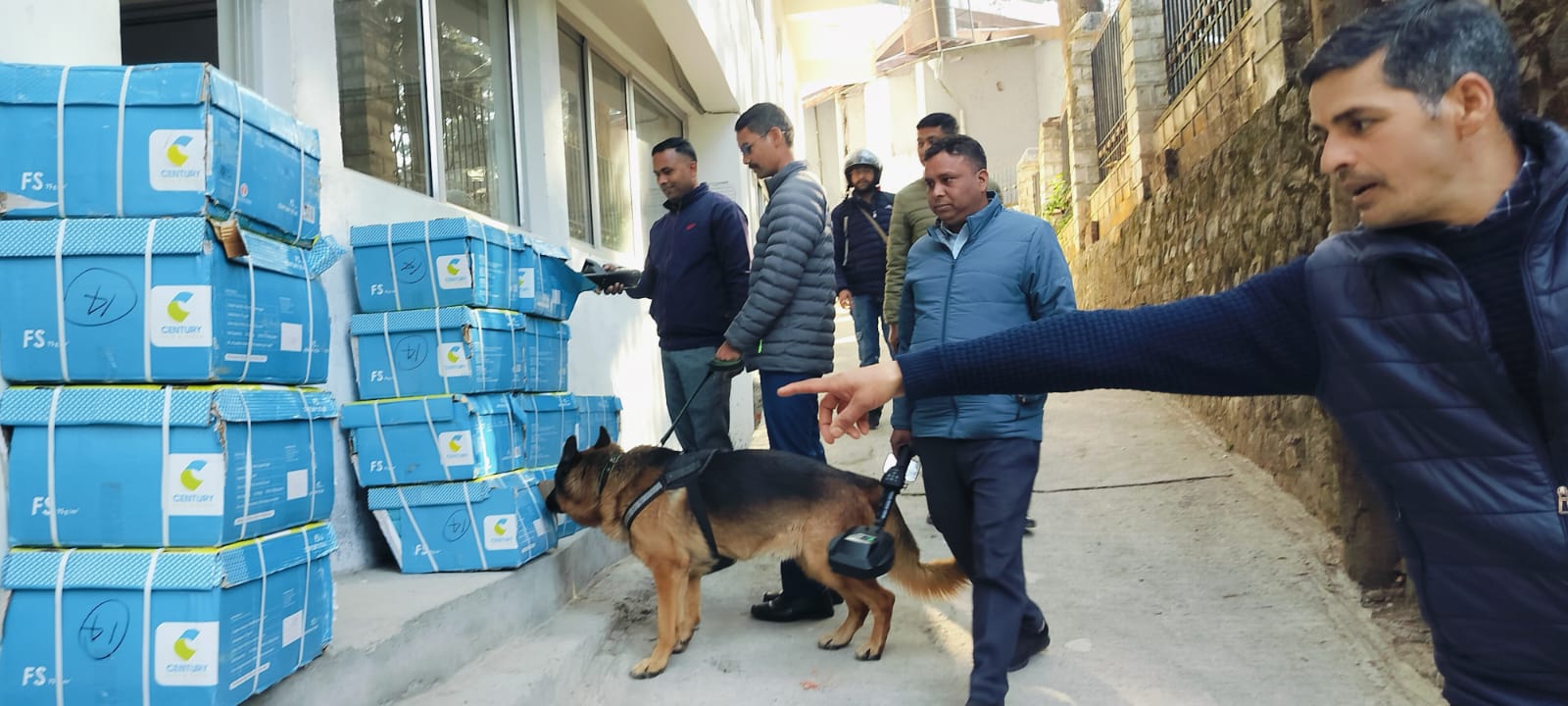 एसएसपी नैनीताल के निर्देशन में अलर्ट मोड पर नैनीताल पुलिस, उच्च न्यायालय नैनीताल में कड़ी चेकिंग