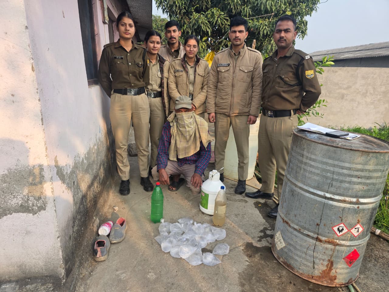 जिलाधिकारी रयाल के निर्देशन पर हल्द्वानी के कई क्षेत्रों में चलाया गया मदिरा के विरुद्ध सघन चेकिंग अभियान