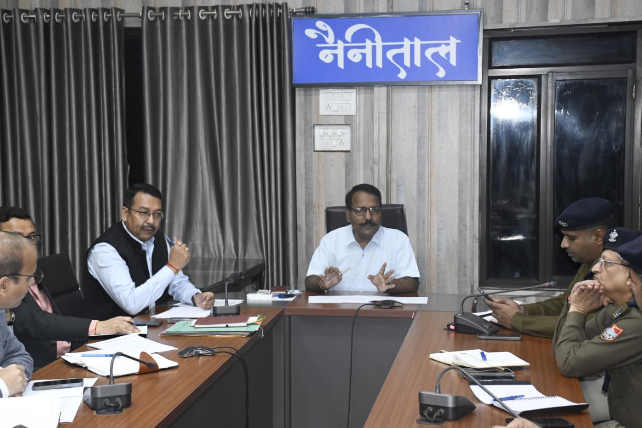 जिलाधिकारी रयाल ने की महत्वपूर्ण विकास कार्यों की गहनता से समीक्षा