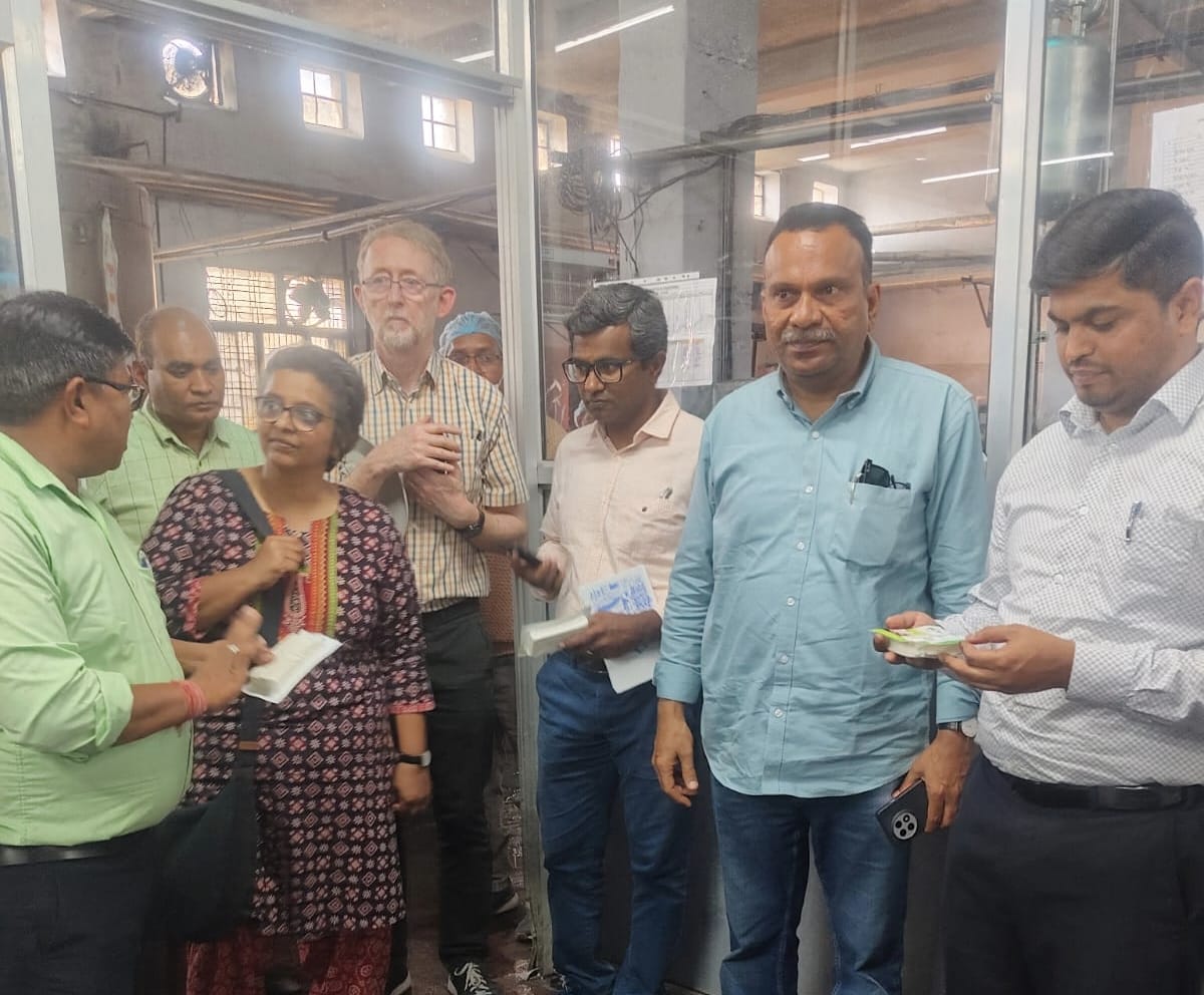 एफएओ के अंतरराष्ट्रीय प्रतिनिधिमंडल ने किया लालकुआं डेयरी प्लांट का दौरा, आधुनिक व्यवस्थाओं की सराहना