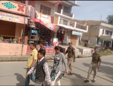 गैस को लेकर अफवाहों पर प्रशासन सख्त, लमगड़ा तहसीलदार करिश्मा जोशी ने बाजार में किया औचक निरीक्षण