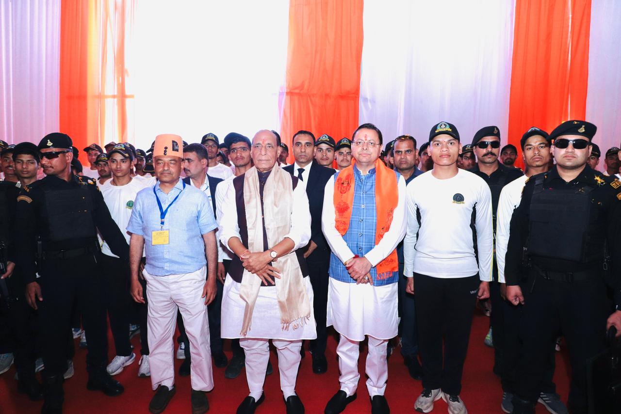 चयनित अग्निवीरों से मिले रक्षामंत्री राजनाथ सिंह, सीएम धामी ने  तिलक लगा कर दी शुभकामनाएं