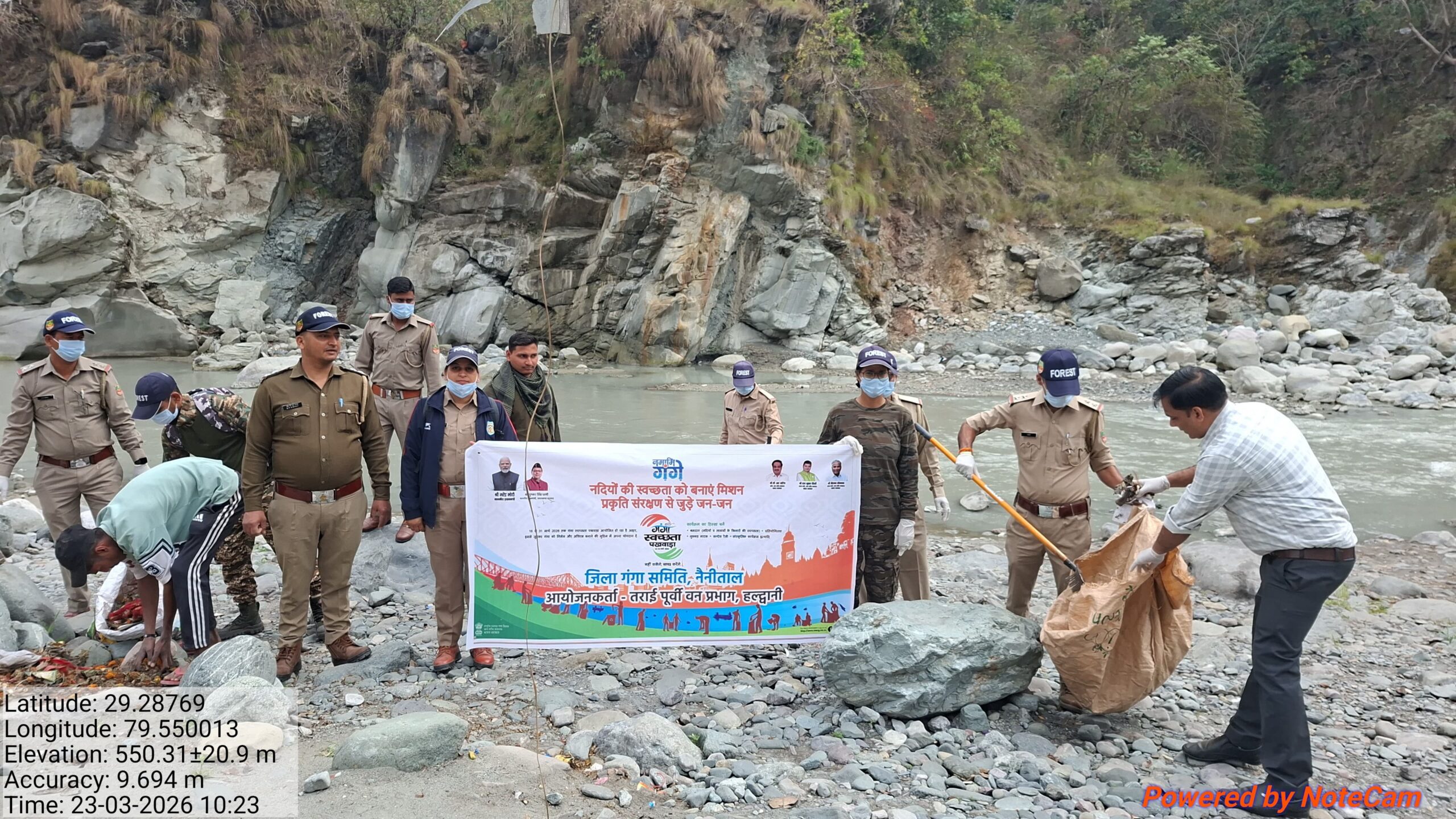 गंगा समिति द्वारा चित्रशिला घाट में एक विशाल स्वच्छता एवं जन-जागरूकता अभियान किया गया आयोजित
