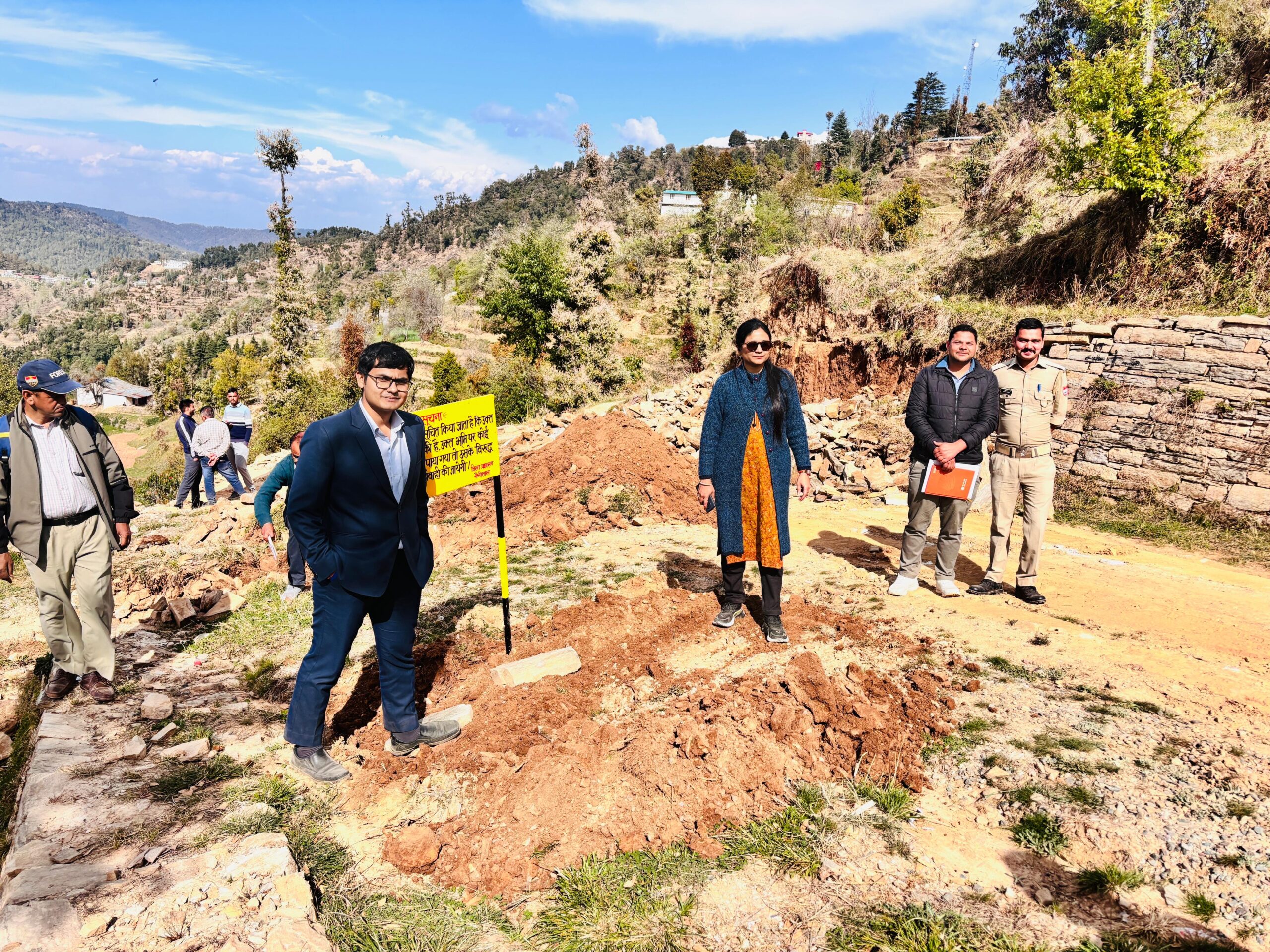 क्षेत्र में बिल्डर्स द्वारा  वन पंचायत की भूमि पर किए अतिक्रमण पर प्रशासन की सख्ती