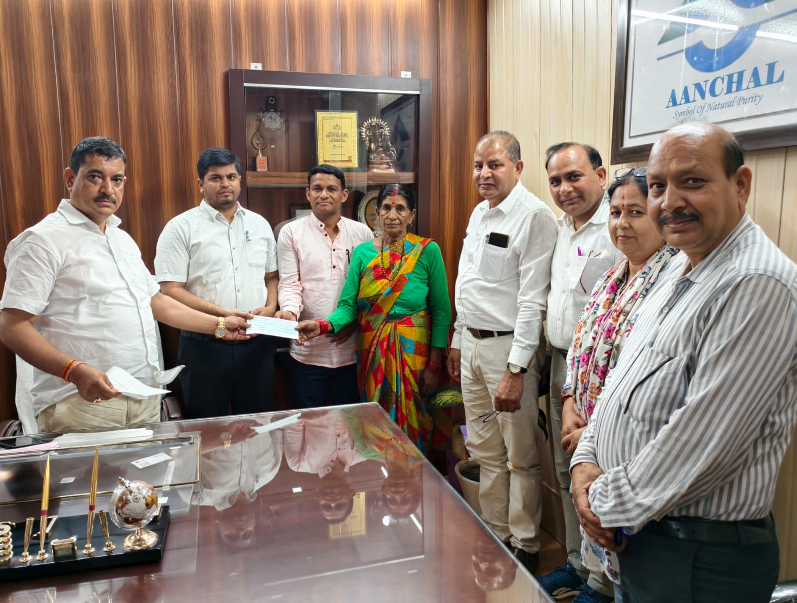 आंचल दुग्ध संघ ने कर्मचारियों के प्रति दिखाया संवेदनशीलता और सहयोग का परिचय, 20 लाभार्थियों को बांटे 2.98 लाख के सहायता चैक